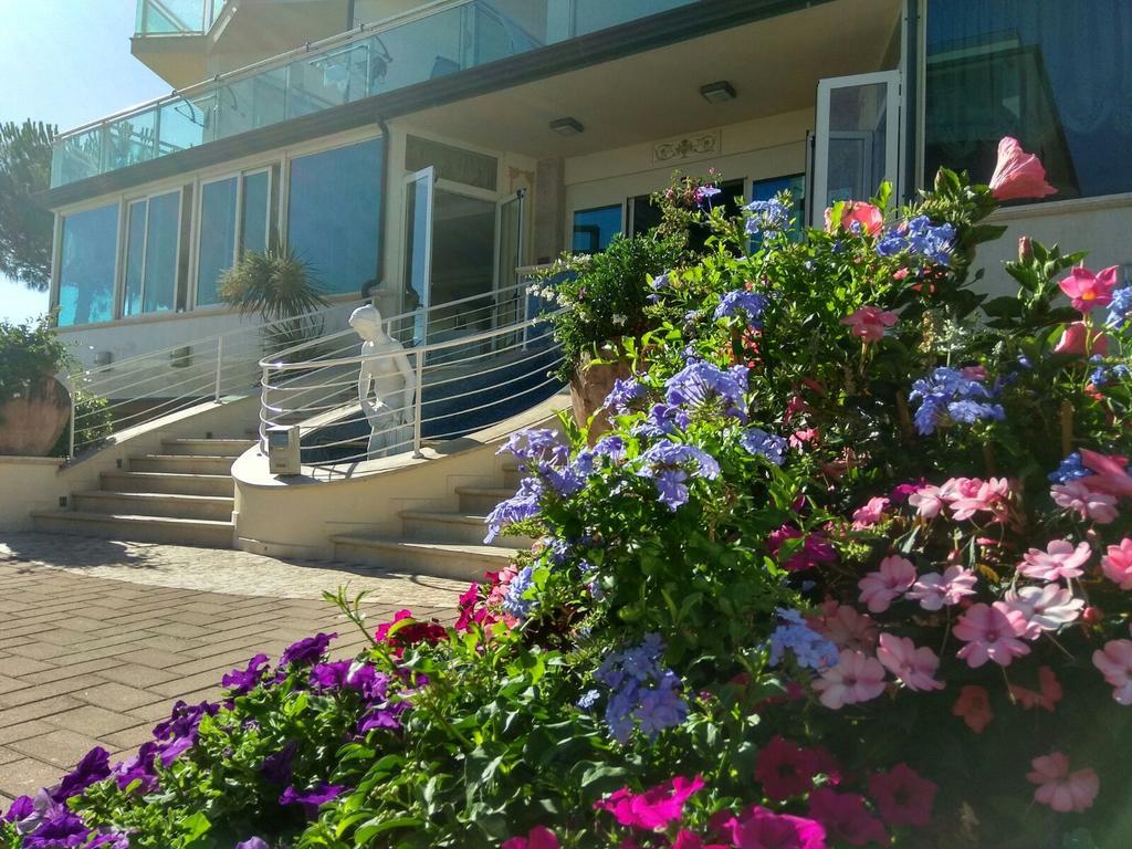 Hotel Lady Mary Milano Marittima Exterior photo